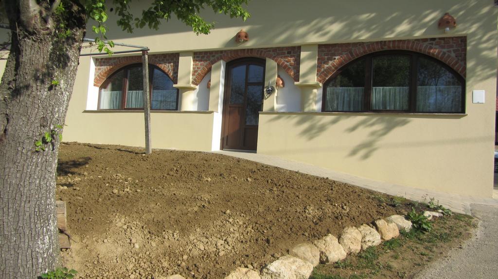 Turisticna Kmetija Cebelji Gradic Apartment Rogasovci Exterior photo